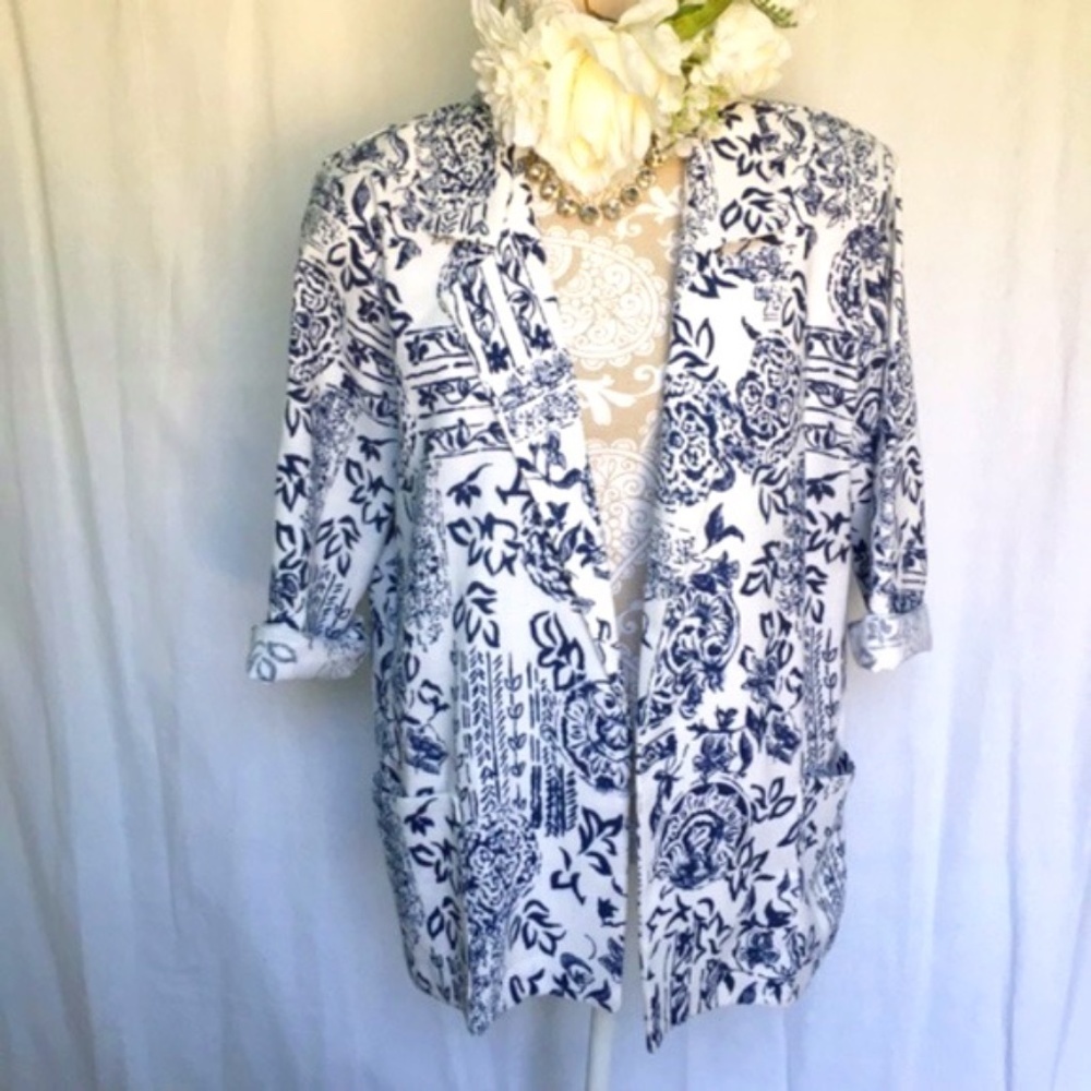 Laur Tyler // Vintage Blue Floral Print White Blazer size medium my1
